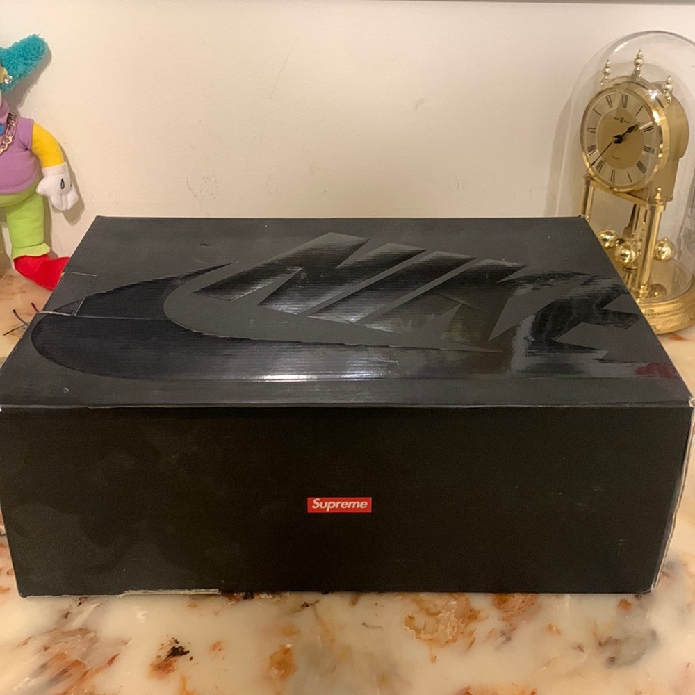 Selling my black SUPREME AirForce1s size 11 only used once